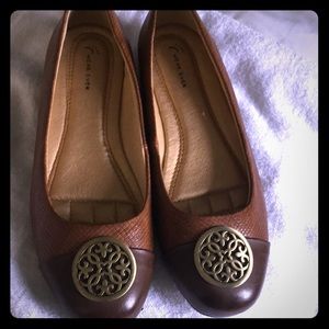 Size 10 Wear ever flats